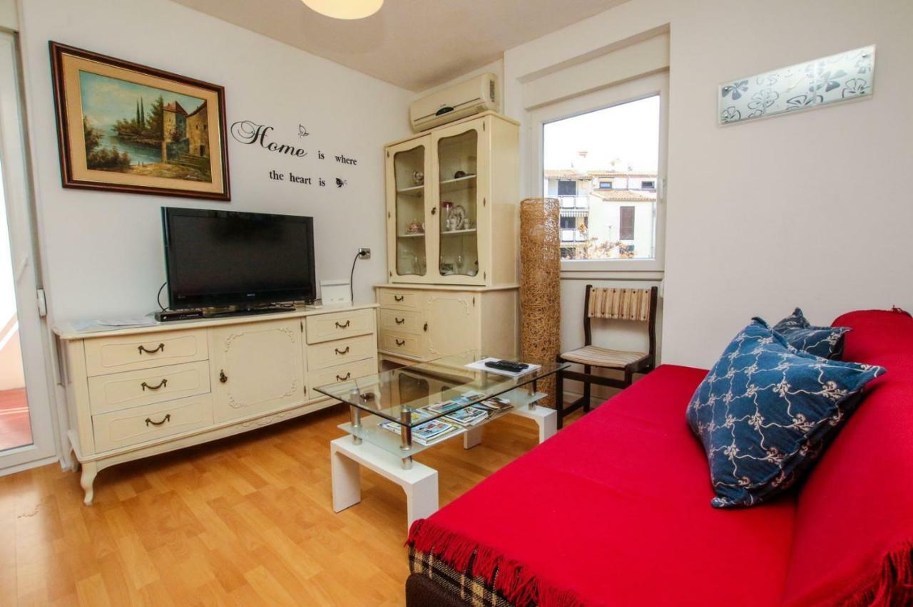 Nina - Two Bedroom With Two Balcony Near The Apartment