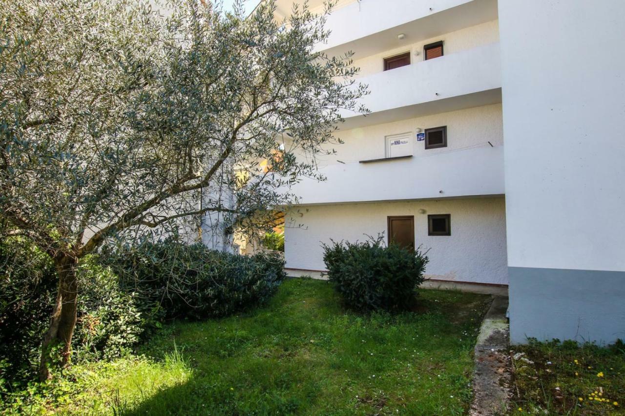 Apartment Nina - Two Bedroom With Two Balcony Near The