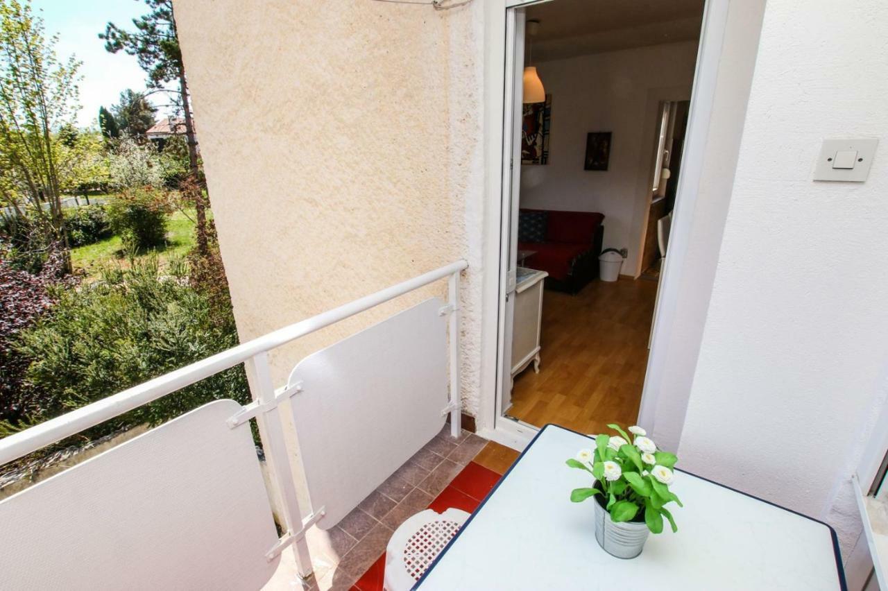 Apartment Nina - Two Bedroom With Two Balcony Near The Porec