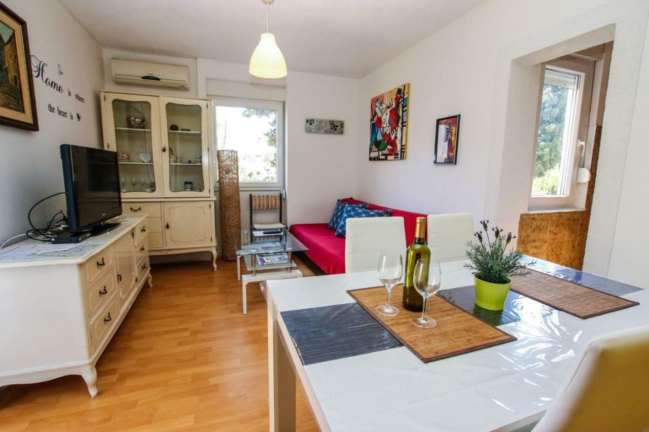 Apartment Nina - Two Bedroom With Two Balcony Near The