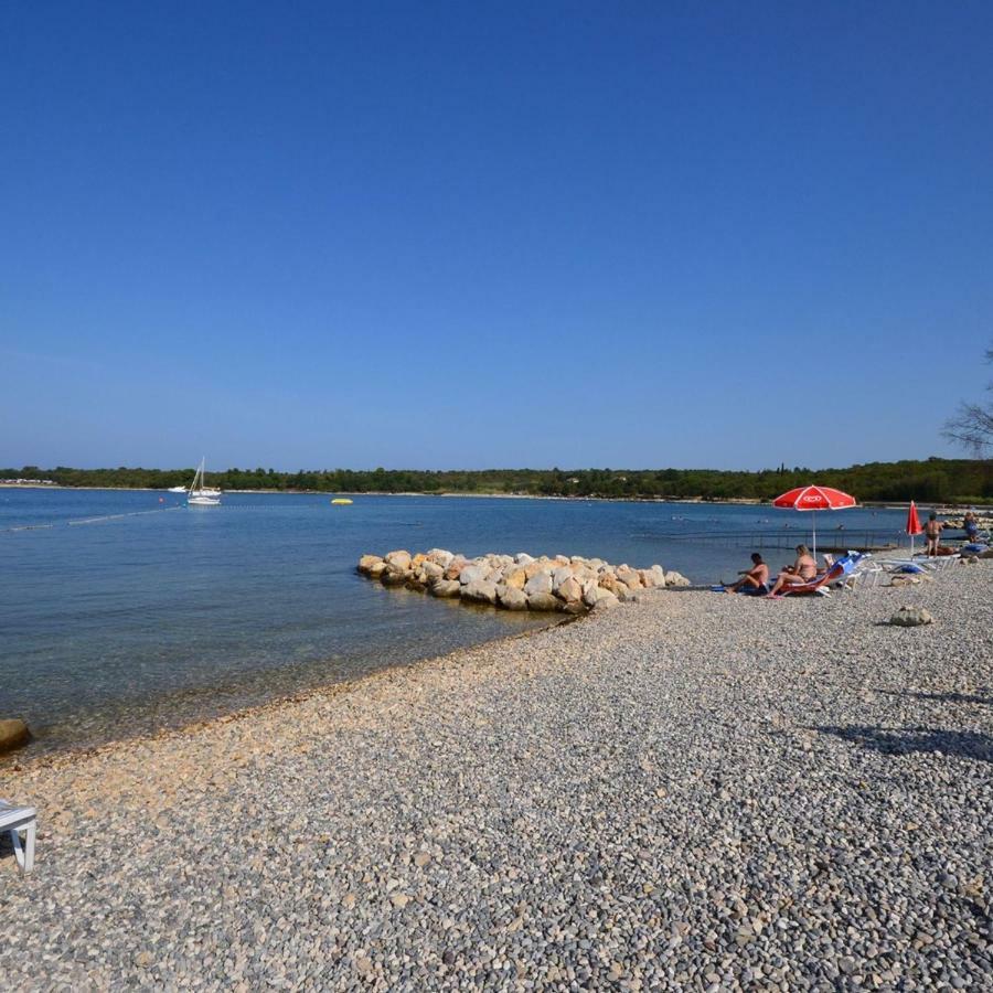 Apartment Nina - Two Bedroom With Two Balcony Near The Porec
