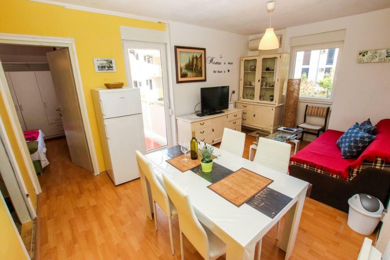 Nina - Two Bedroom With Two Balcony Near The Apartment *
