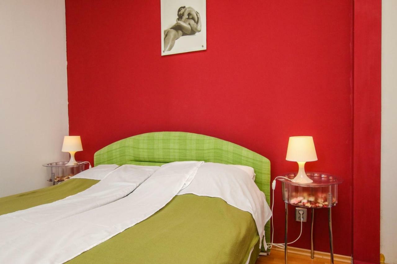 Nina - Two Bedroom With Two Balcony Near The